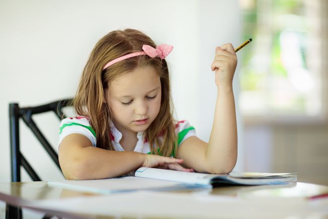 Пять способов научить ребенка писать грамотно без ошибок